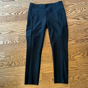 Athleta Stellar Crop Pant, Black/Black SIZE  m 405525